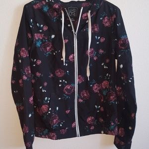SOLD ♥️♥️♥️W omens stylish zip up or windbreaker